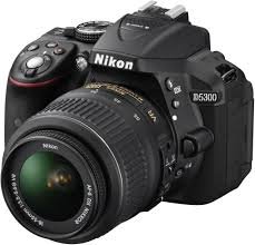 Nikon D5300 DSLR med 18–55 mm VR-lins – Svart